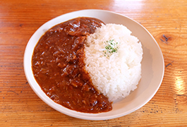 3代に渡り引き継がれている1品・ハヤシライス。洞爺あか毛を使用しています。