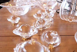 器やグラスはもちろん、ちょっとした小物も綺麗ついほしくなってしまう